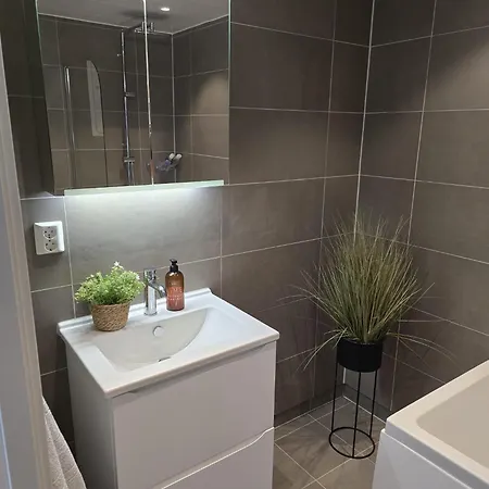 Luxury View With 2 Bedrooms And A Balcony *